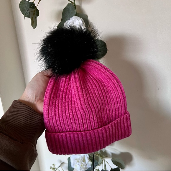 NWT BCBG Generation Pom Pom Hat - Picture 2 of 6